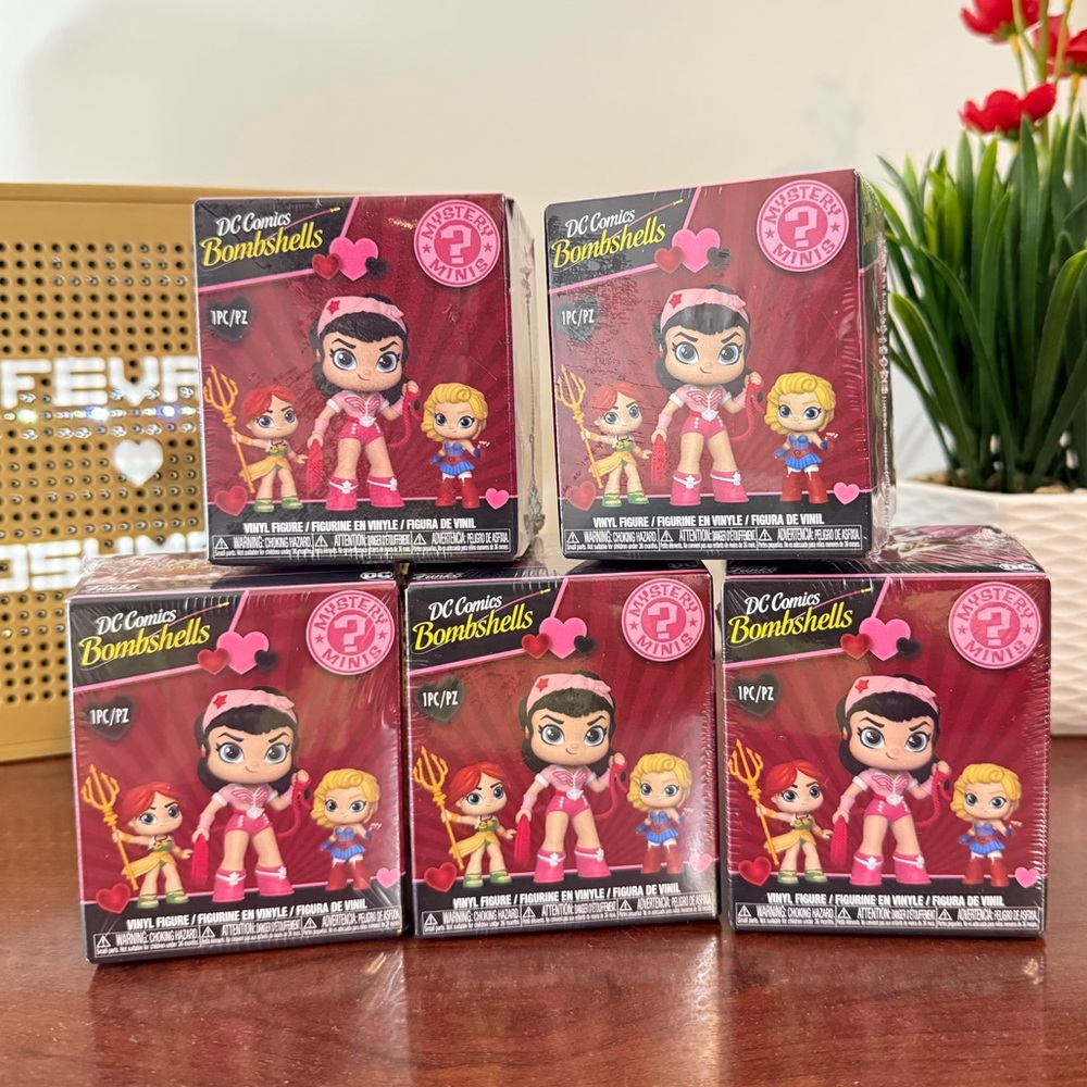 New 5 Funko Mystery Mini: DC Comics Bombshells Valentine